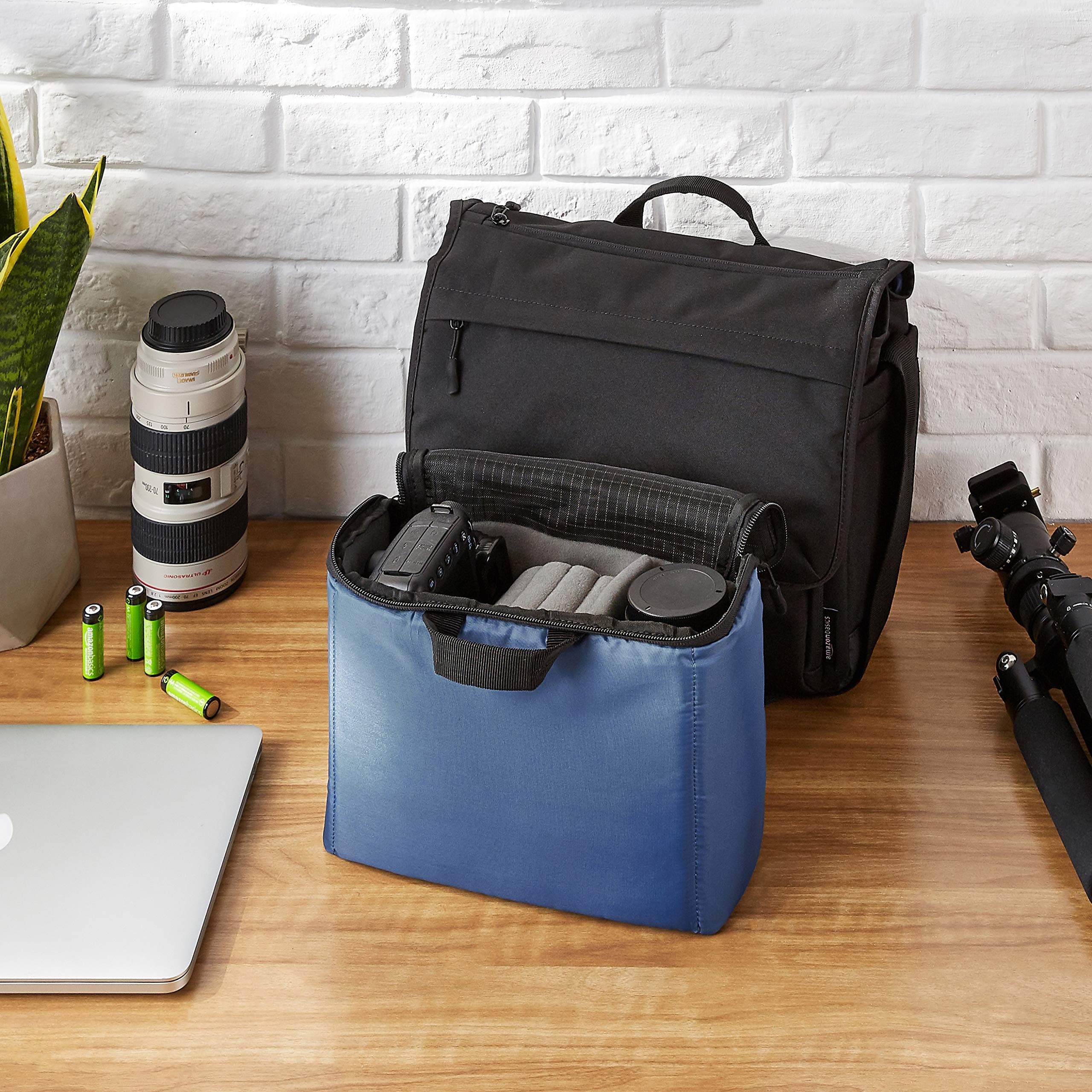 AmazonBasics Medium DSLR Camera Gadget Bag - 14 x 10 x 5 Inches, Black